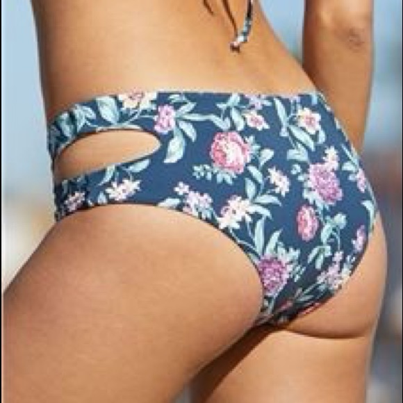 🔥Amor y Besos Reversible Bikini Bottoms NWT - Picture 3 of 7